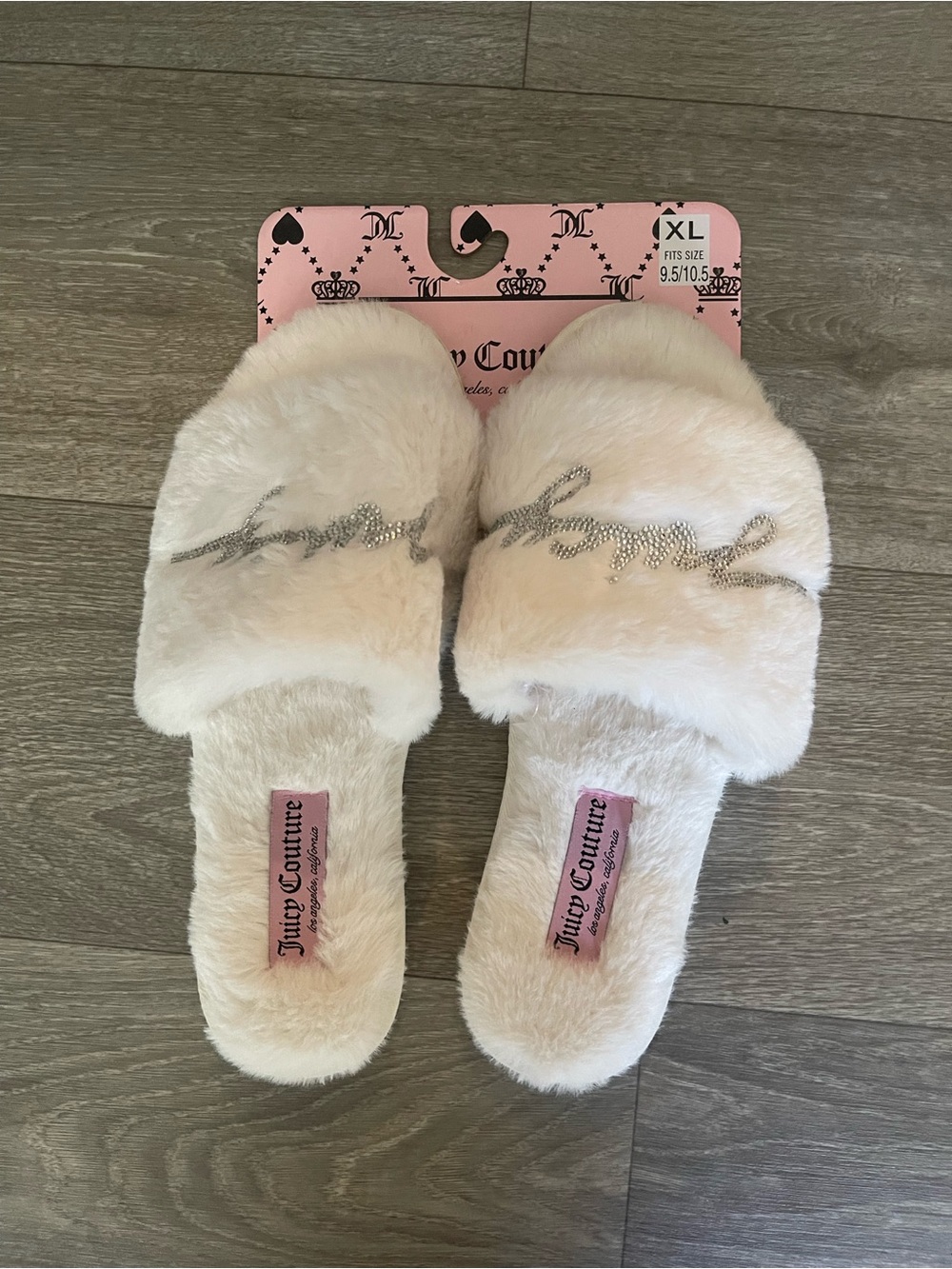 Juicy Couture Cream Faux Fur Slippers with Pink Logo Patch - Picture 4 of 4